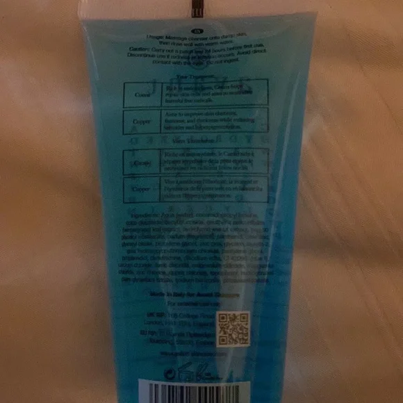Avant New Blue Volcanic Stone Purifying & Anti Oxidizing Cleansing Gel